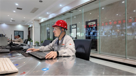 1746066504170315.jpg (官網(wǎng)、公眾號)濟(jì)源鋼鐵王洪杰榮獲“全國勞動模范”稱號445.jpg