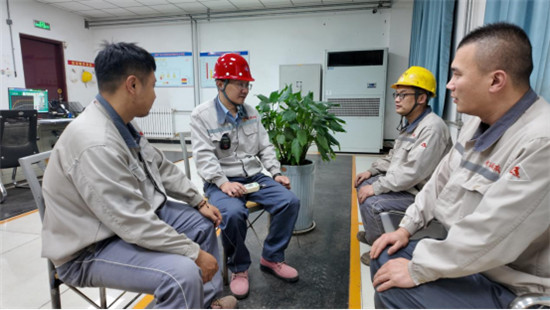 1746066512173139.jpg (官網(wǎng)、公眾號)濟(jì)源鋼鐵王洪杰榮獲“全國勞動模范”稱號663.jpg